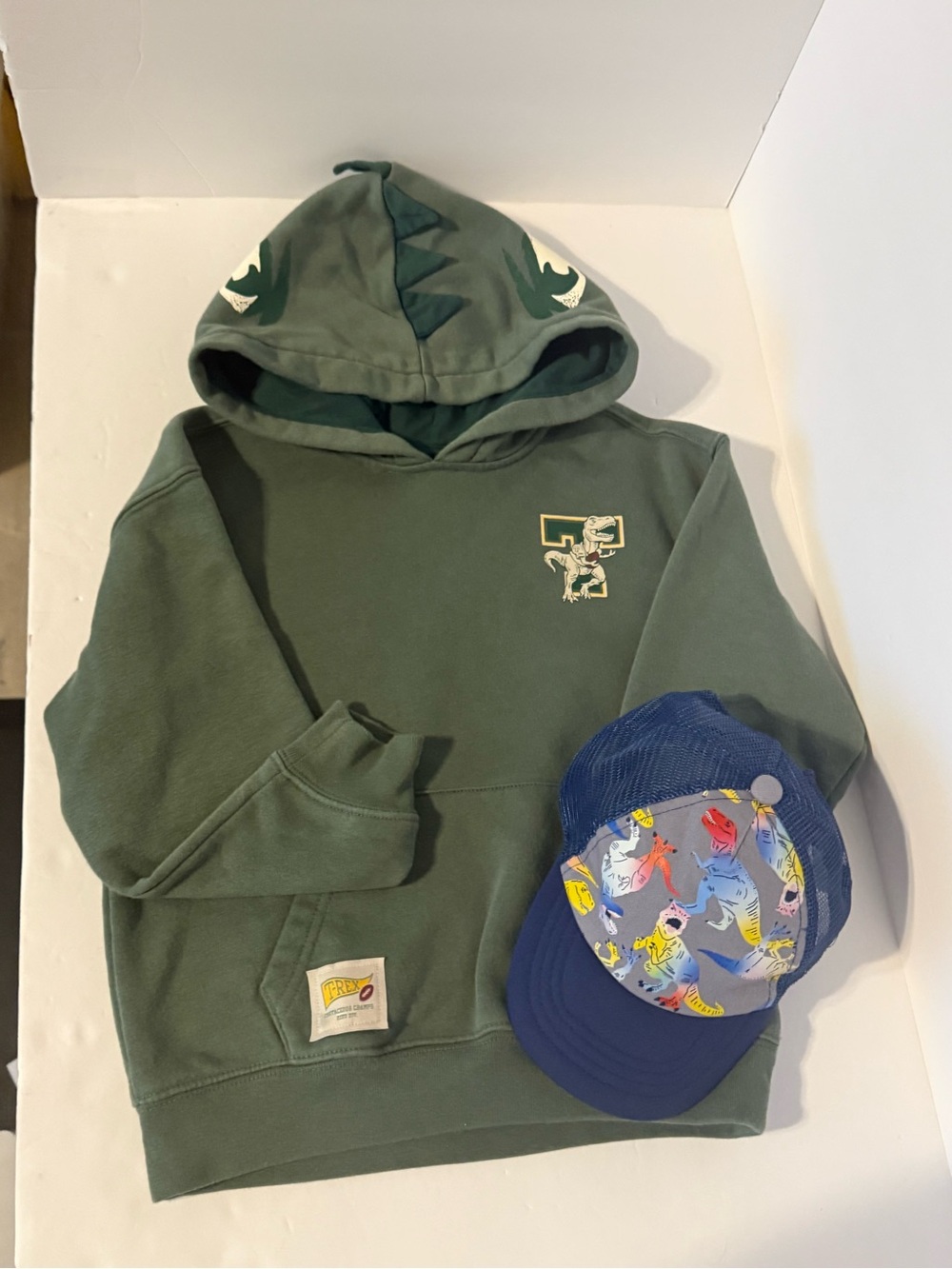Boys sz 7 Green Dinosaur Hoodie Sweatshirt w/ blue OS adjustable hat